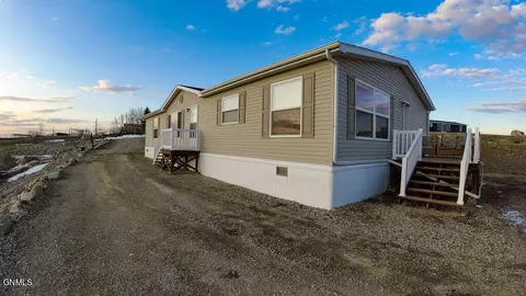 14270 Painted Woods Dr, Williston, ND 58801 photo 2