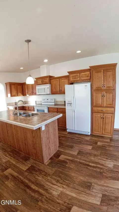 14270 Painted Woods Dr, Williston, ND 58801 photo 29