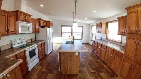 14270 Painted Woods Dr, Williston, ND 58801 photo 24