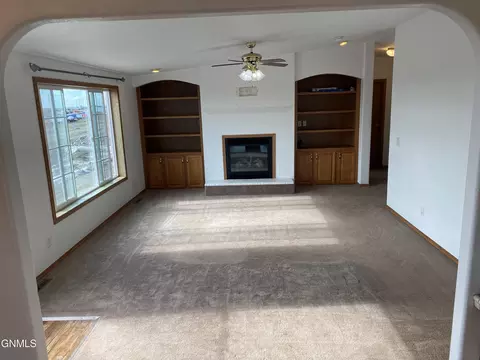 14270 Painted Woods Dr, Williston, ND 58801 photo 9