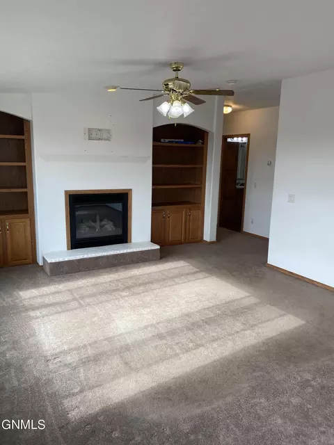 14270 Painted Woods Dr, Williston, ND 58801 photo 10