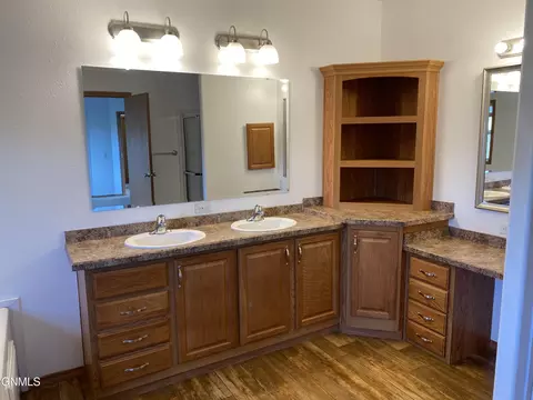 14270 Painted Woods Dr, Williston, ND 58801 photo 13