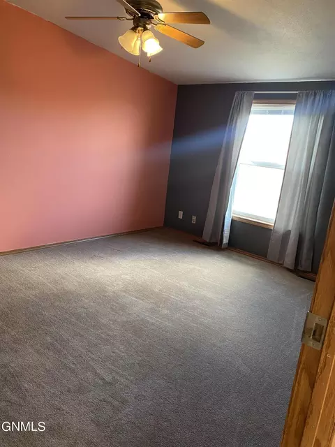 14270 Painted Woods Dr, Williston, ND 58801 photo 22