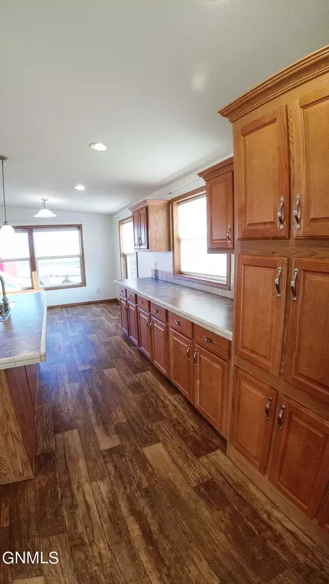 14270 Painted Woods Dr, Williston, ND 58801 photo 25