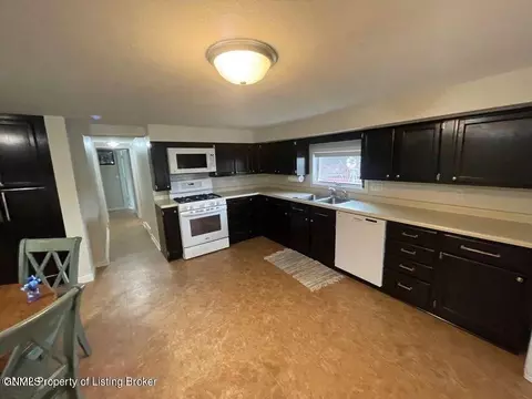 310 3rd Ave SE, Bowman, ND 58623 photo 5