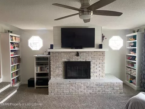 310 3rd Ave SE, Bowman, ND 58623 photo 2