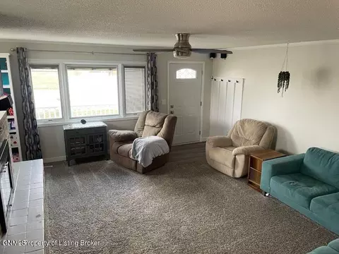 310 3rd Ave SE, Bowman, ND 58623 photo 4