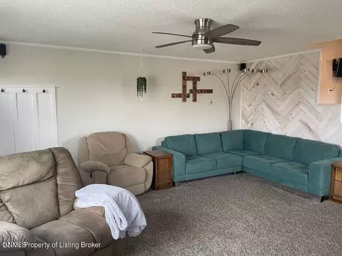 310 3rd Ave SE, Bowman, ND 58623 photo 3