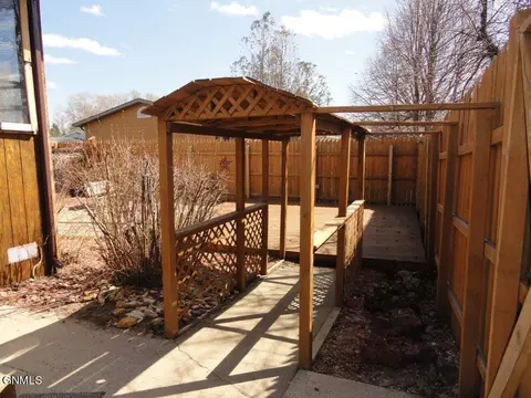 5 Santee Rd, Lincoln, ND 58504 photo 8