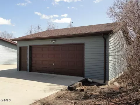 5 Santee Rd, Lincoln, ND 58504 photo 2