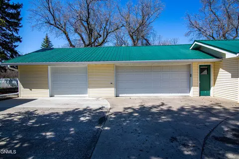 7050 Burnt Creek Loop, Bismarck, ND 58503 photo 5