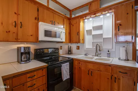 7050 Burnt Creek Loop, Bismarck, ND 58503 photo 18