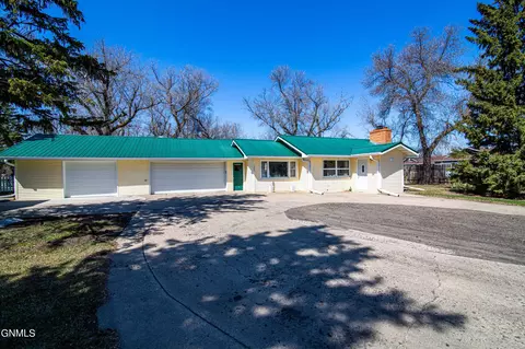 7050 Burnt Creek Loop, Bismarck, ND 58503 photo 4