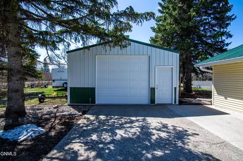 7050 Burnt Creek Loop, Bismarck, ND 58503 photo 40