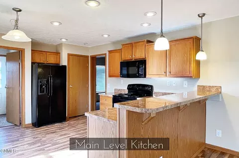1835 31st St W, Williston, ND 58801 photo 8