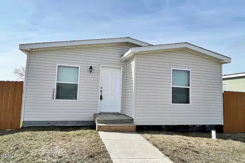 1835 31st St W, Williston, ND 58801 photo 1