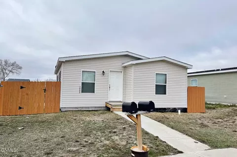 1835 31st St W, Williston, ND 58801 photo 3