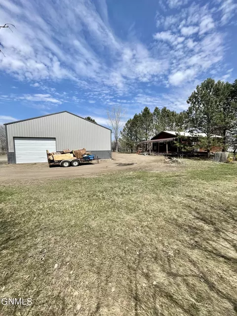 2260 Sunny Rd S, Mandan, ND 58554 photo 2
