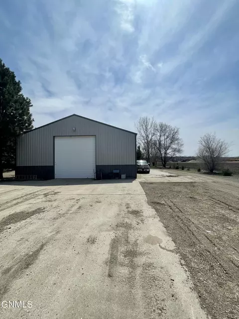 2260 Sunny Rd S, Mandan, ND 58554 photo 3