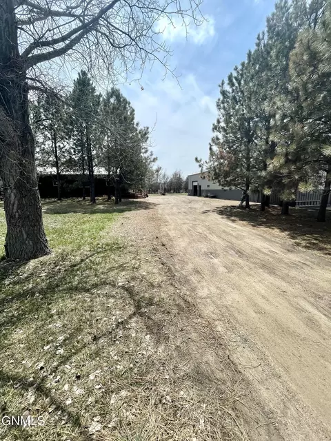2260 Sunny Rd S, Mandan, ND 58554 photo 1