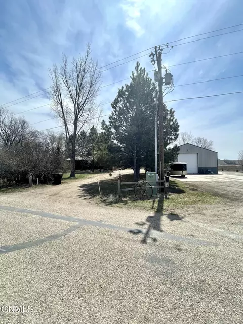 2260 Sunny Rd S, Mandan, ND 58554 photo 4