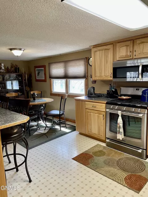 2260 Sunny Rd S, Mandan, ND 58554 photo 11