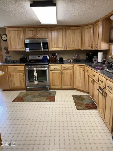 2260 Sunny Rd S, Mandan, ND 58554 photo 12