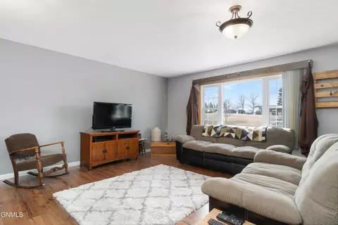 1414 Spaulding Ave, Bismarck, ND 58501 photo 3