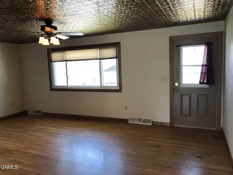 305 3rd St NE, Linton, ND 58552 photo 12