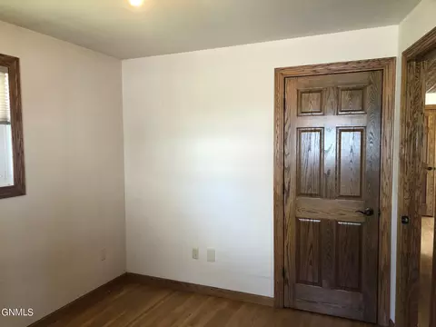 305 3rd St NE, Linton, ND 58552 photo 18