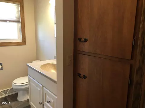 305 3rd St NE, Linton, ND 58552 photo 20