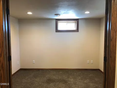 305 3rd St NE, Linton, ND 58552 photo 31