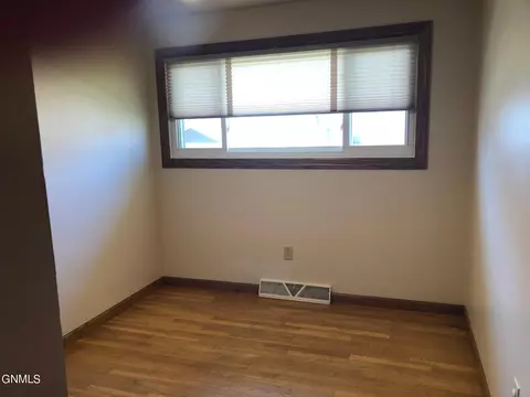 305 3rd St NE, Linton, ND 58552 photo 17