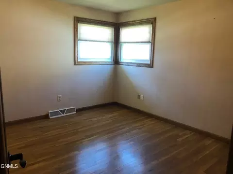 305 3rd St NE, Linton, ND 58552 photo 14