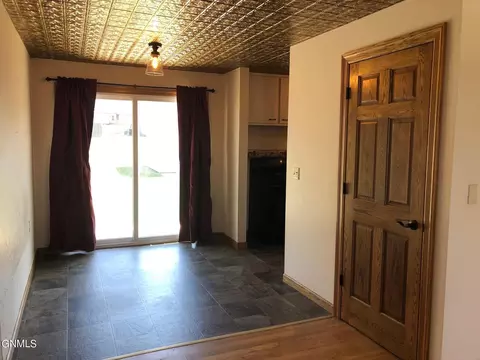 305 3rd St NE, Linton, ND 58552 photo 7