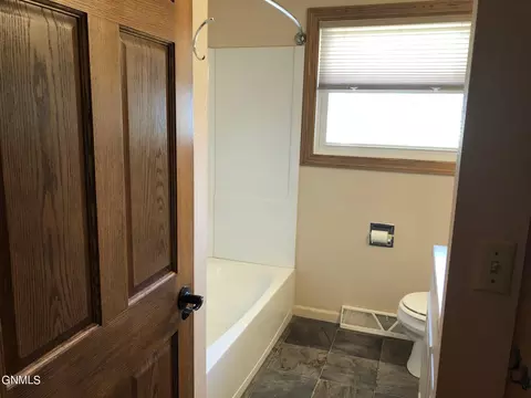 305 3rd St NE, Linton, ND 58552 photo 19