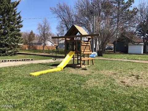 305 3rd St NE, Linton, ND 58552 photo 39