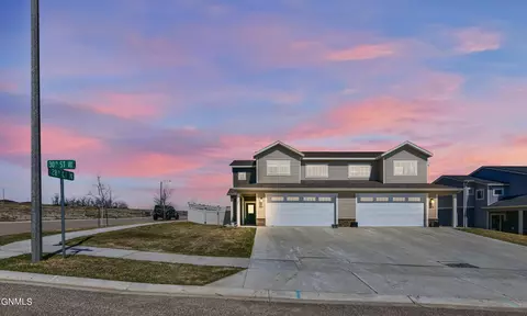 2730 30th St W, Williston, ND 58801 photo 3