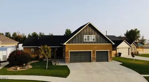 1617 Aspen Loop, Williston, ND 58801 photo 1