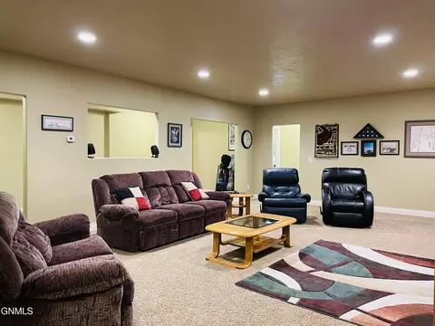 1617 Aspen Loop, Williston, ND 58801 photo 23