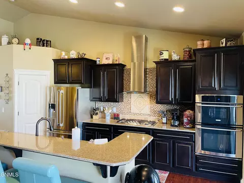 1617 Aspen Loop, Williston, ND 58801 photo 9
