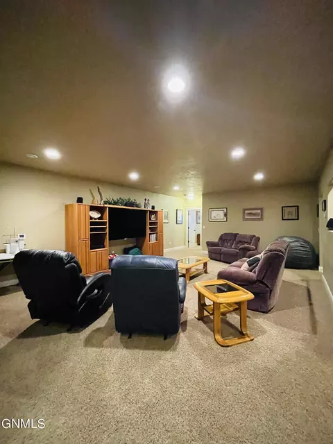 1617 Aspen Loop, Williston, ND 58801 photo 24