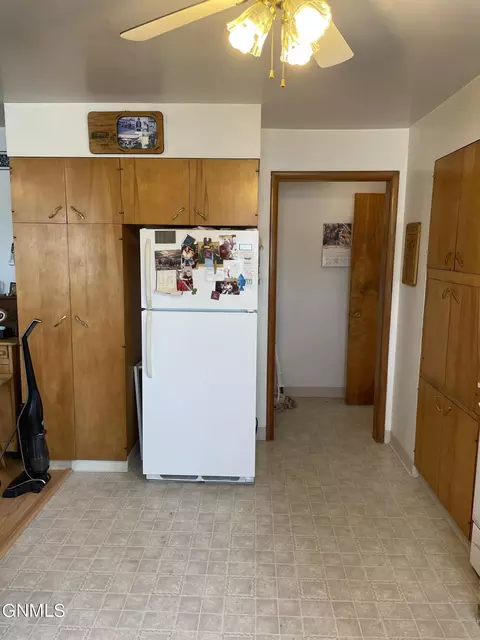 310 1st Ave NE, Streeter, ND 58483 photo 9