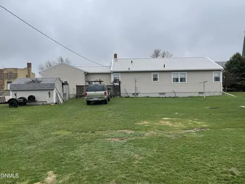 310 1st Ave NE, Streeter, ND 58483 photo 5