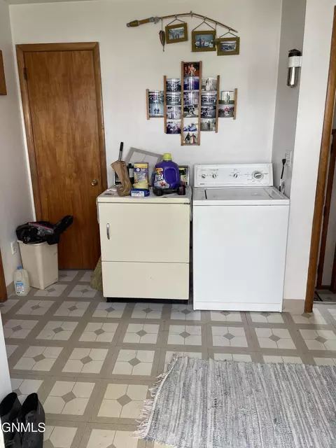 310 1st Ave NE, Streeter, ND 58483 photo 7