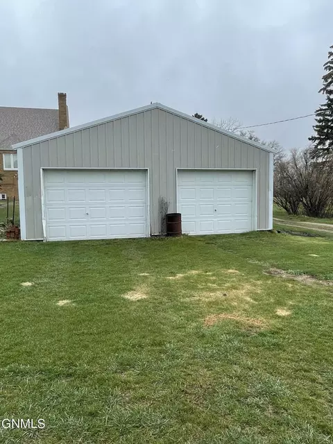 310 1st Ave NE, Streeter, ND 58483 photo 3