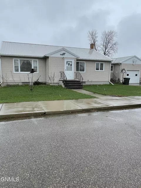 310 1st Ave NE, Streeter, ND 58483 photo 1