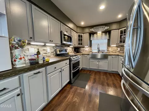 910 4th St SW, Sidney, MT 59270 photo 5
