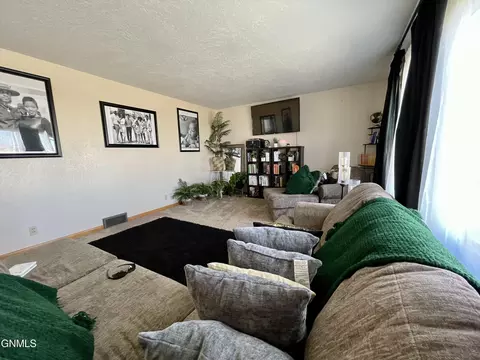 910 4th St SW, Sidney, MT 59270 photo 3