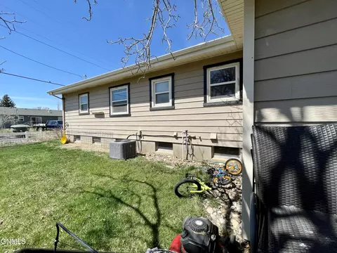 910 4th St SW, Sidney, MT 59270 photo 26